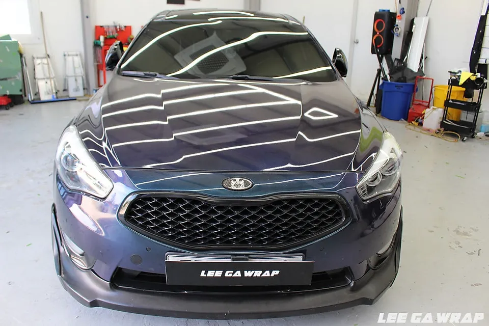 Kia K7のカーラッピング事例|ブルーゴールドで高級感アップ 施工写真 3-3