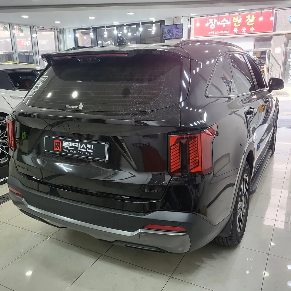 Kia Sorento MQ4のカーラッピング事例:費用目安と仕上がり 施工写真 1-2