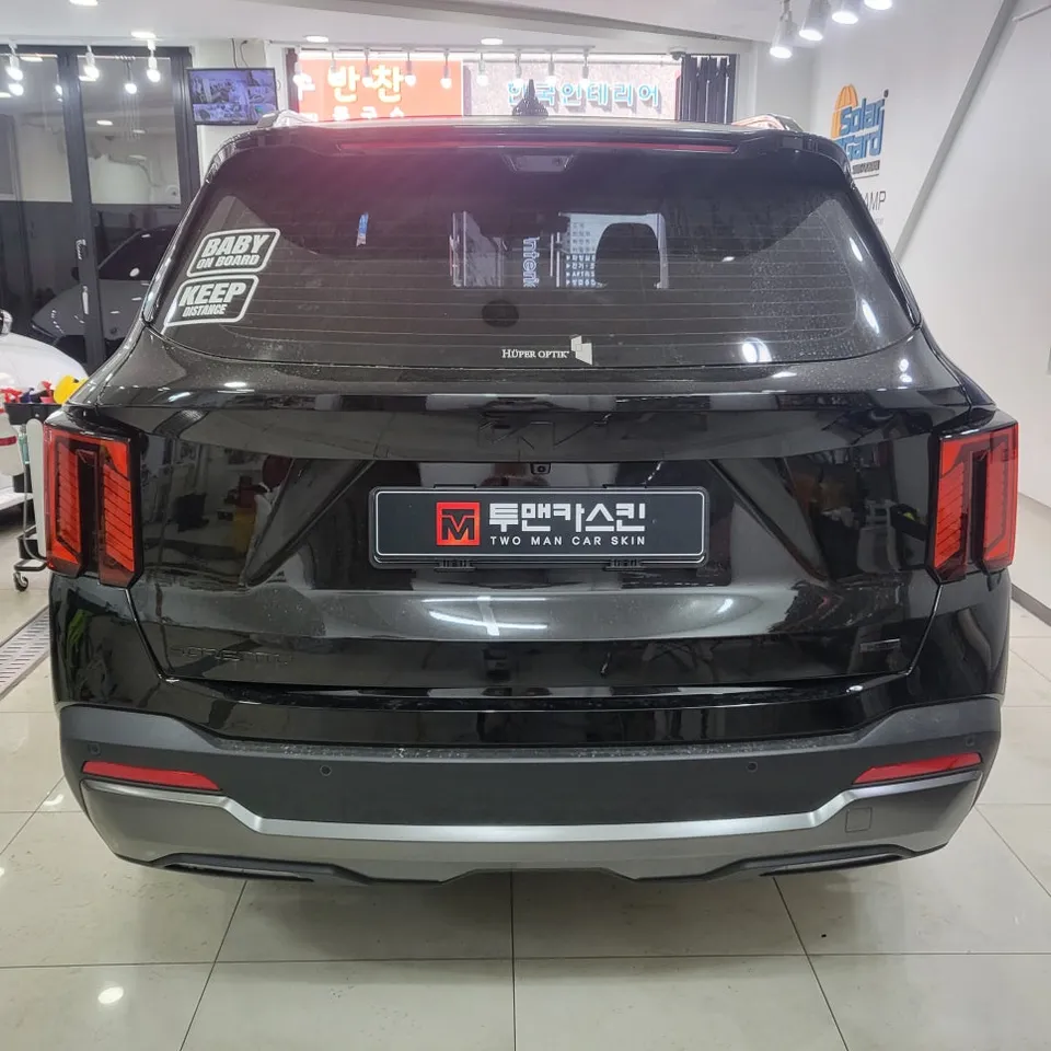 Kia Sorento MQ4のカーラッピング事例:費用目安と仕上がり 施工写真 3-2