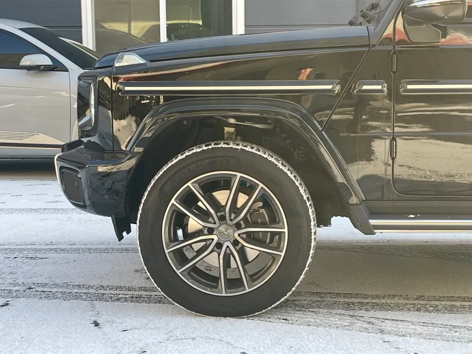 Mercedes-Benz G450D wheel caliper paint - Mercedes-Benz G450D Wheel Paint Review — Glossy Black + Red Calip photo 5