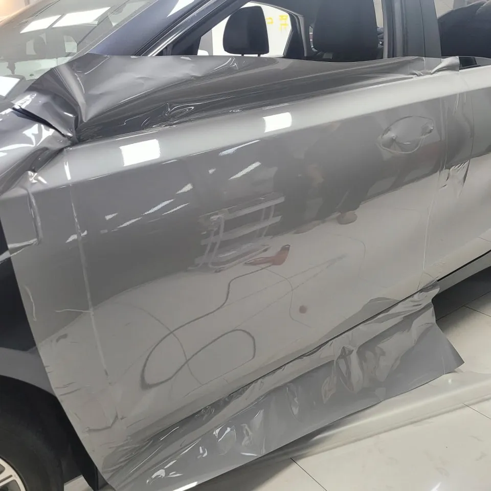 Kia K3のカーラッピング事例｜ポルシェグレーへのカスタム 施工写真 3-1