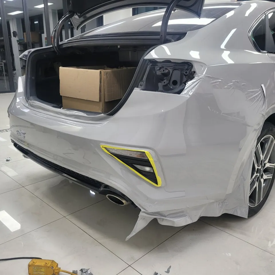 Kia K3のカーラッピング事例｜ポルシェグレーへのカスタム 施工写真 3-2