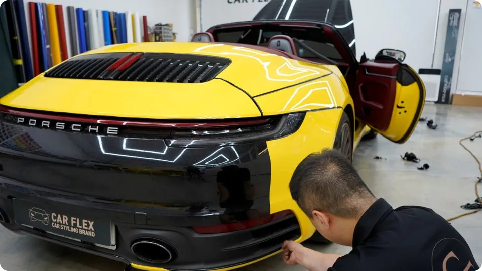 ポルシェ911のPPF施工事例｜韓国での高光沢フィルム施工 施工写真 3-1