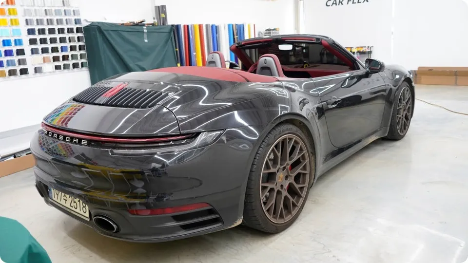ポルシェ911のPPF施工事例｜韓国での高光沢フィルム施工 施工写真 2-2