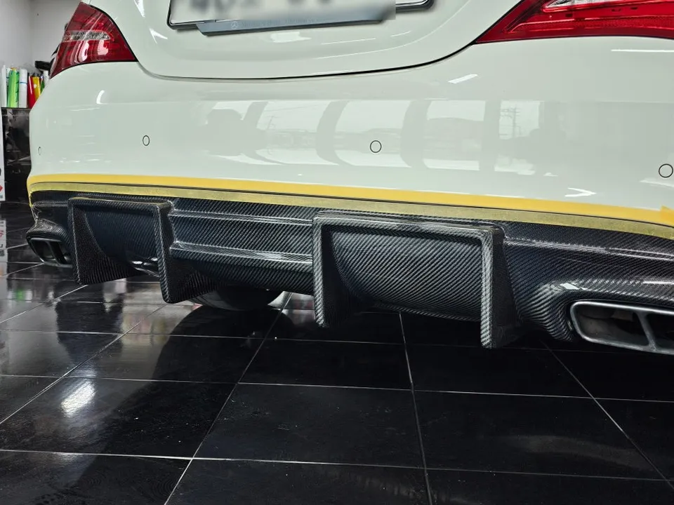 Mercedes-Benz CLAのカーラッピング事例|費用目安・仕上がり 施工写真 1-3