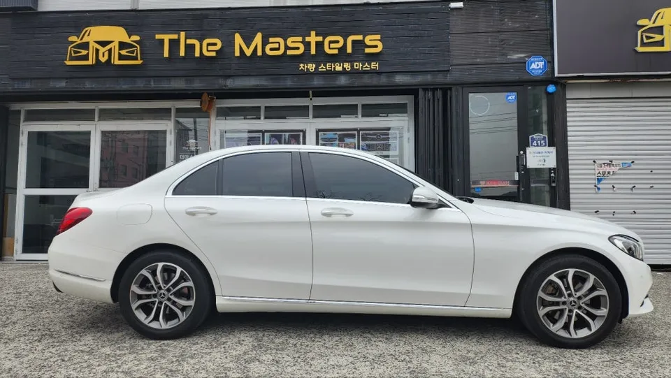 Mercedes-Benz C-Class W205 ambient lighting - Mercedes-Benz C-Class W205 Ambient Lighting Review photo 3