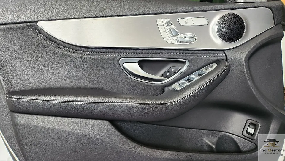Mercedes-Benz C-Class W205 ambient lighting - Mercedes-Benz C-Class W205 Ambient Lighting Review photo 4