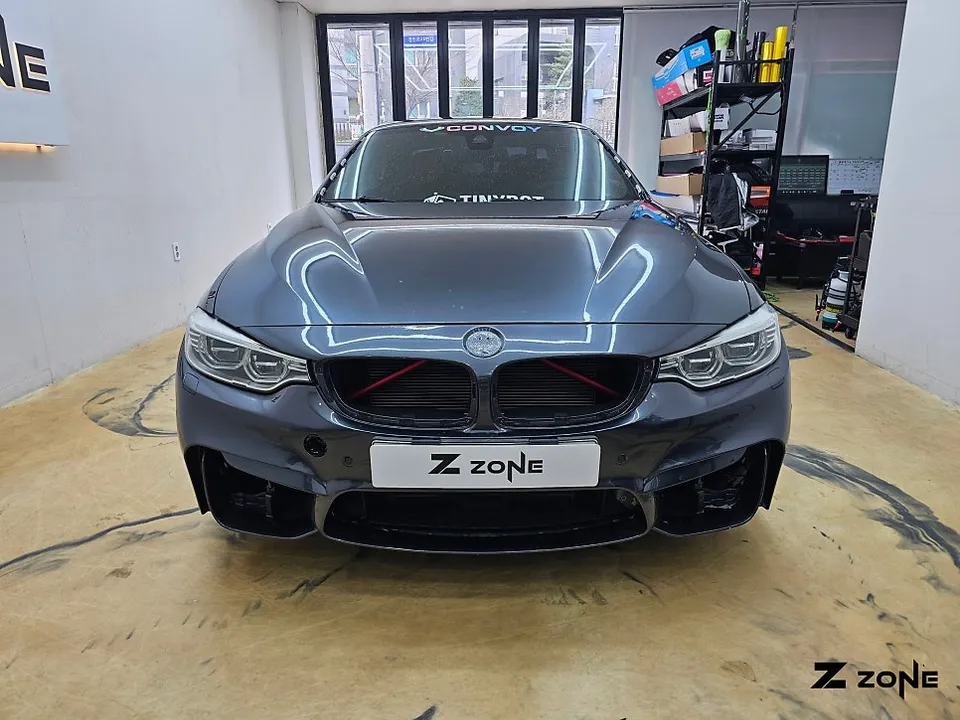 BMW 4 Seriesのカーラッピング事例｜パールメタルの輝き 施工写真 2-1