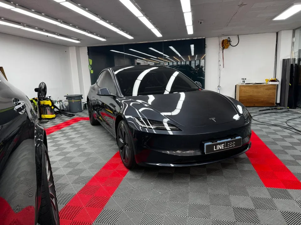Tesla Model 3 PPF施工事例：ブラックフィルムで個性を演出 施工写真 1-1