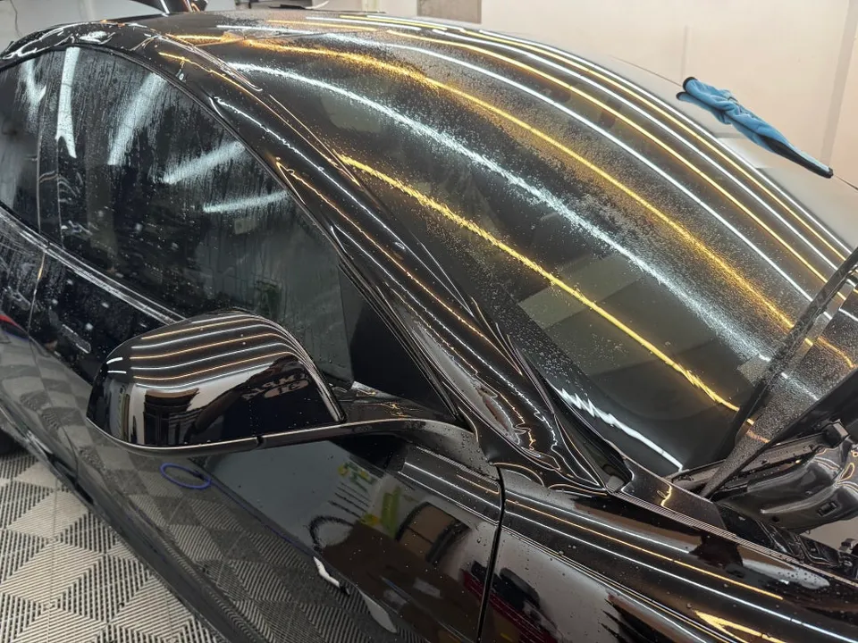 Tesla Model 3 PPF施工事例：ブラックフィルムで個性を演出 施工写真 2-3