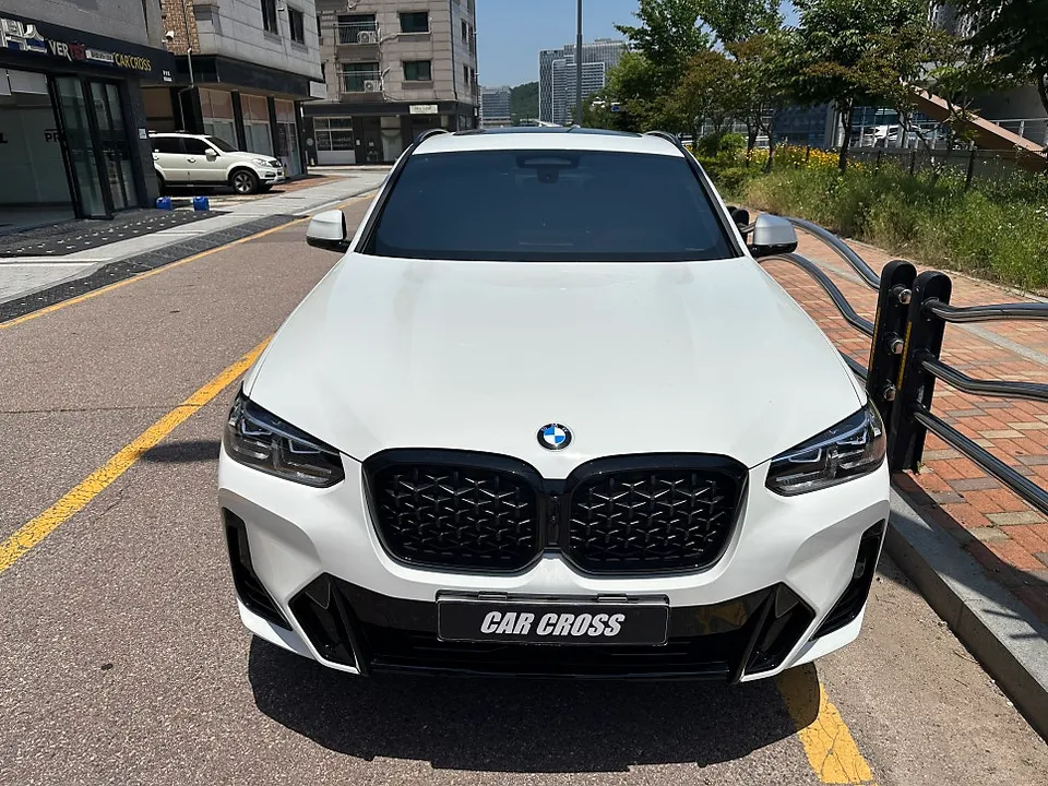 BMW X4 vinyl wrap installation result