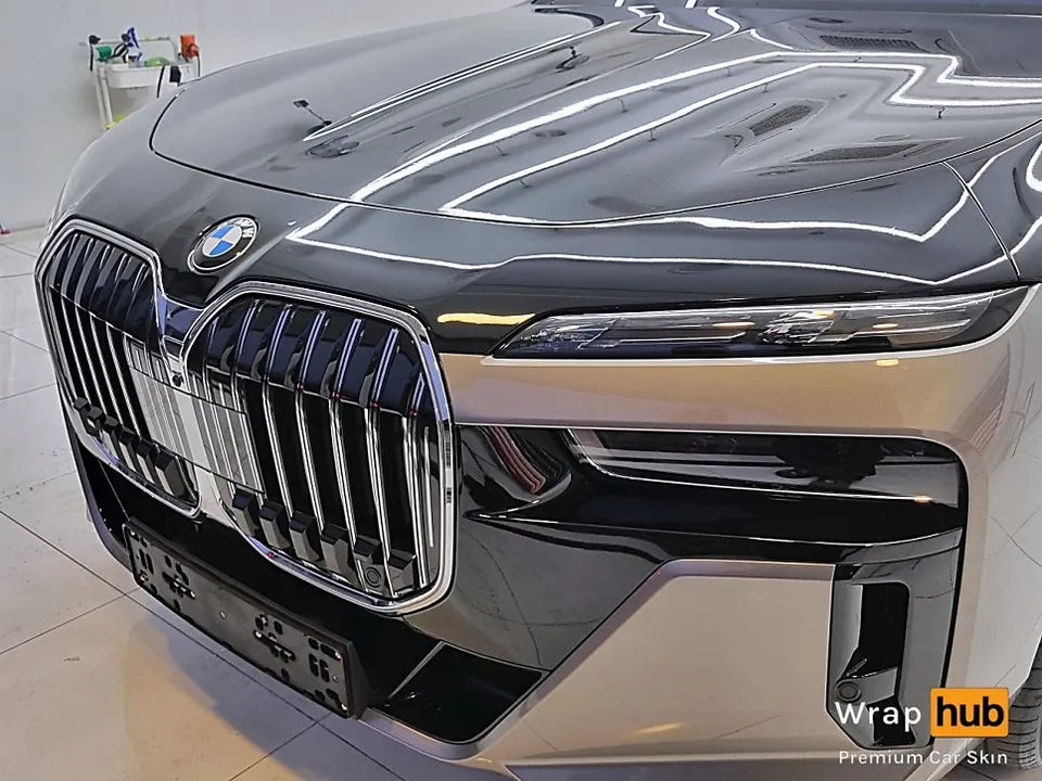 BMW 7 Seriesのカーラッピング事例｜デュオトーンで個性を演出 施工写真 2-3