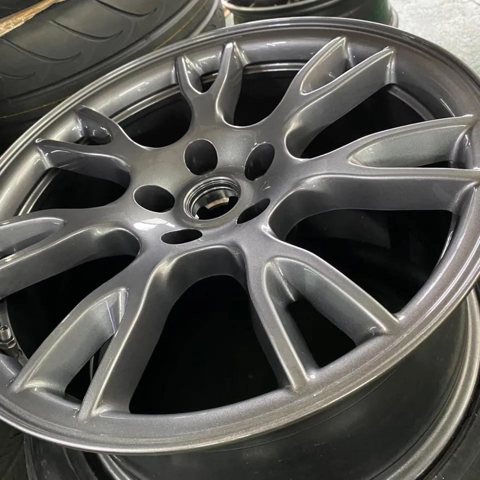 Tesla Model Sのホイールリペア・塗装事例 施工写真 4-2