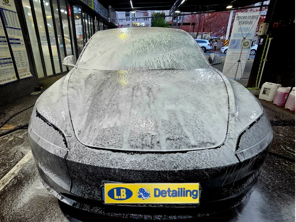 Tesla Model 3のガラスコーティング事例|費用目安と仕上がり 施工写真 3-2