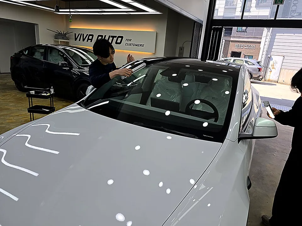 Tesla Model Yのカーフィルム施工事例:費用目安と仕上がり 施工写真 2-2