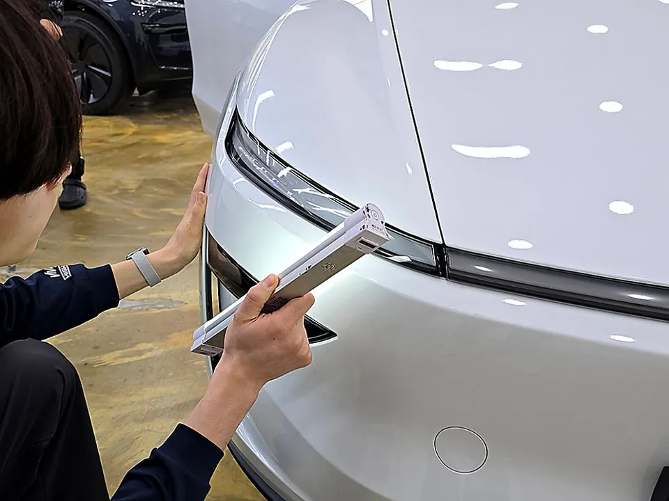 Tesla Model Yのカーフィルム施工事例:費用目安と仕上がり 施工写真 3-2