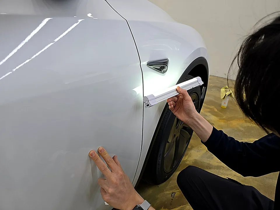 Tesla Model Yのカーフィルム施工事例:費用目安と仕上がり 施工写真 3-3