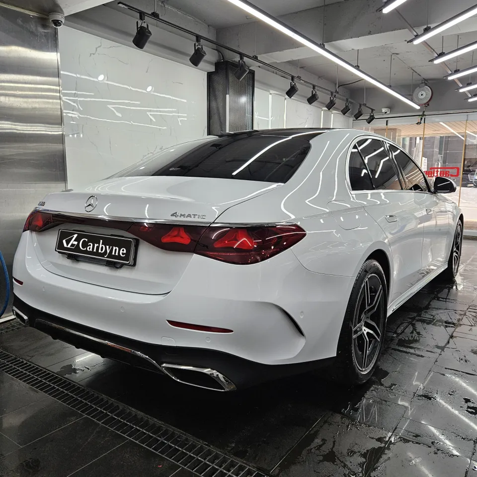 メルセデス・ベンツ Eクラス W213 カーラッピング事例|費用目安・仕上がり 施工写真 3-3
