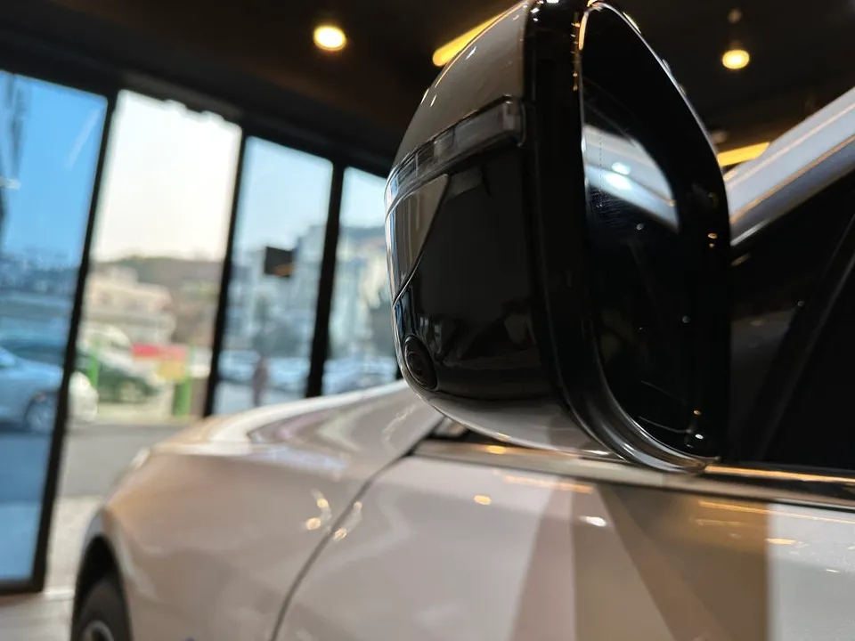 BMW 6GT 630i surround view camera - BMW 6GT Surround View Camera Installation Review photo 4