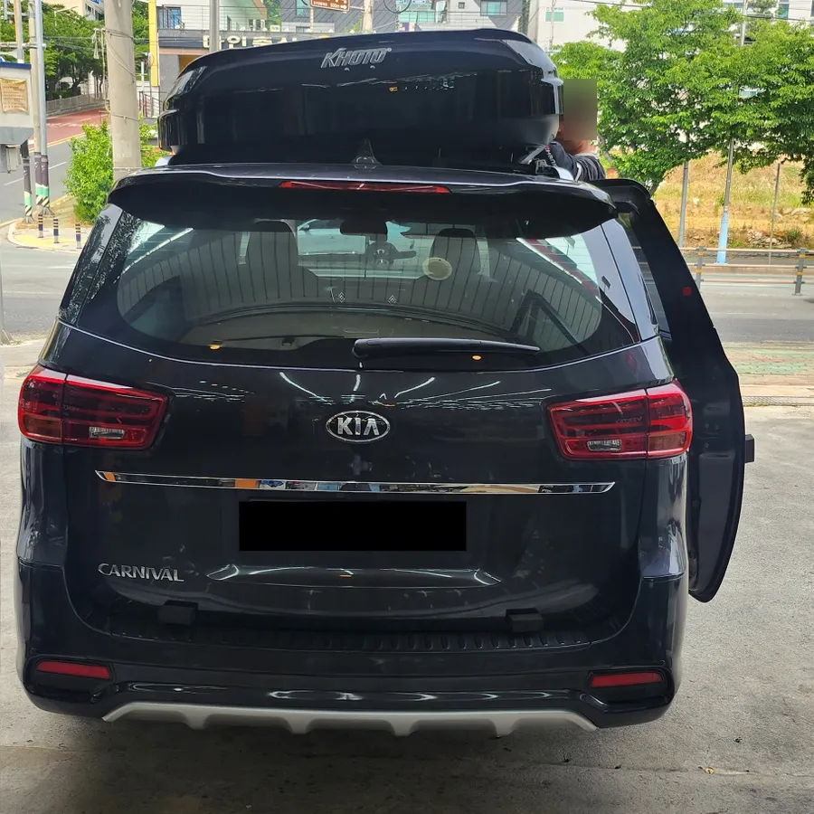 Kia Carnival YP ambient lighting - Kia Carnival Ambient Lighting Review — Enhanced Interior Mood photo 4