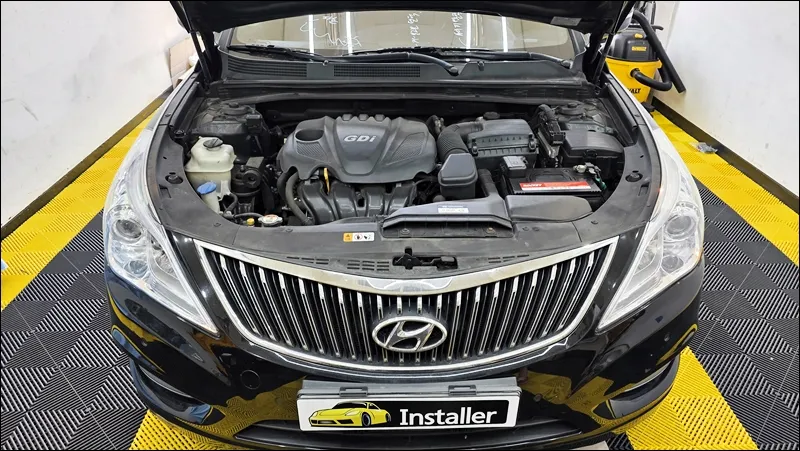 Hyundai Azeraのドラレコ取付事例|韓国での施工参考 施工写真 3-2