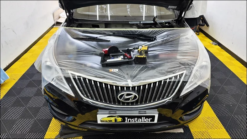 Hyundai Azeraのドラレコ取付事例|韓国での施工参考 施工写真 1-3