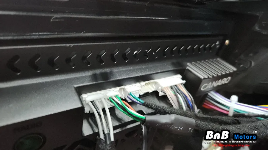 Hyundai Grandeur HGのAndroid Auto・CarPlay取付事例 施工写真 3-2