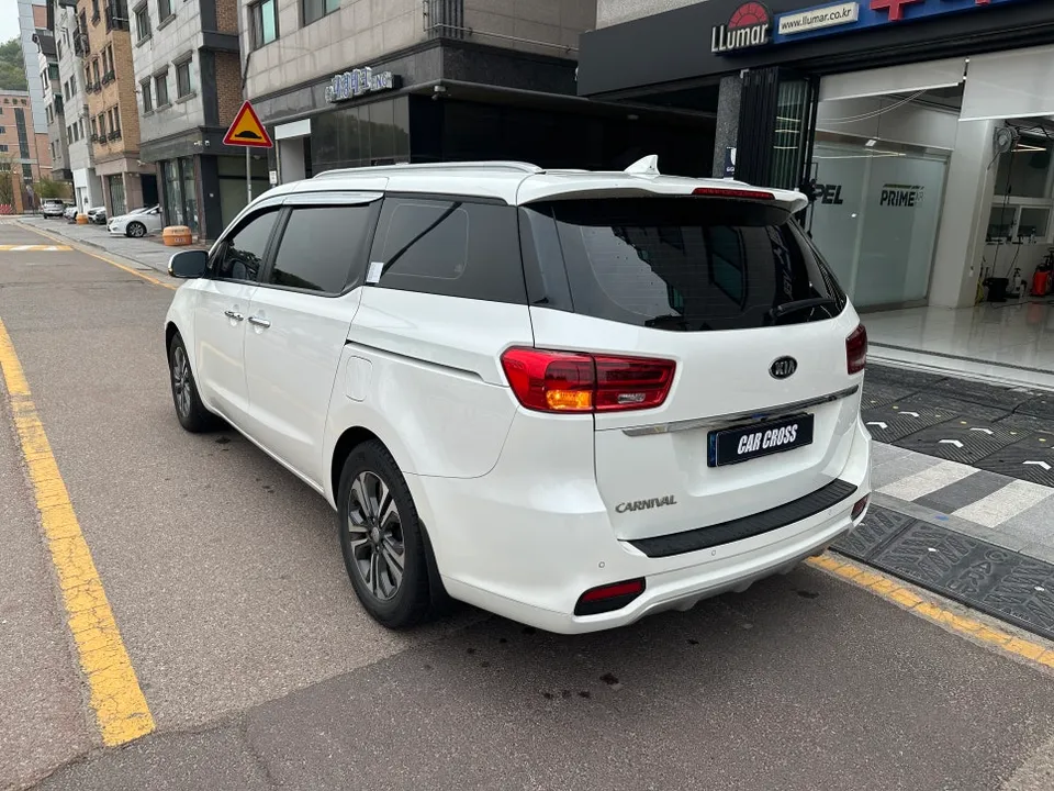 Kia Carnival YP vinyl wrap - Kia Carnival YP Vinyl Wrap Review: Cost & Results photo 3