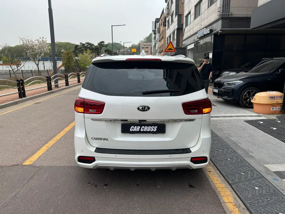Kia Carnival YP vinyl wrap - Kia Carnival YP Vinyl Wrap Review: Cost & Results photo 4