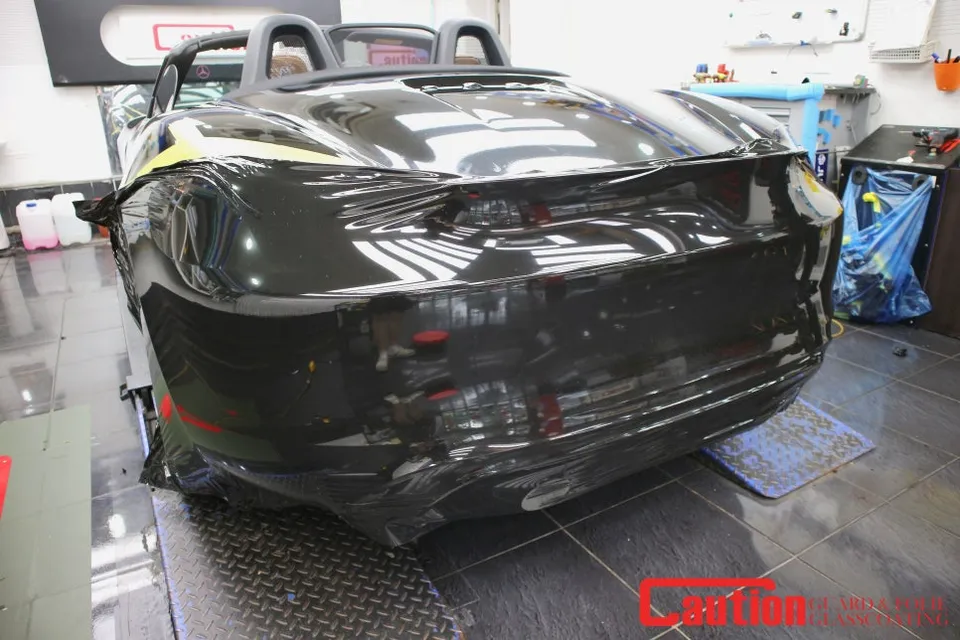 Porsche 718 Boxster GTSのカーラッピング事例 施工写真 1-3