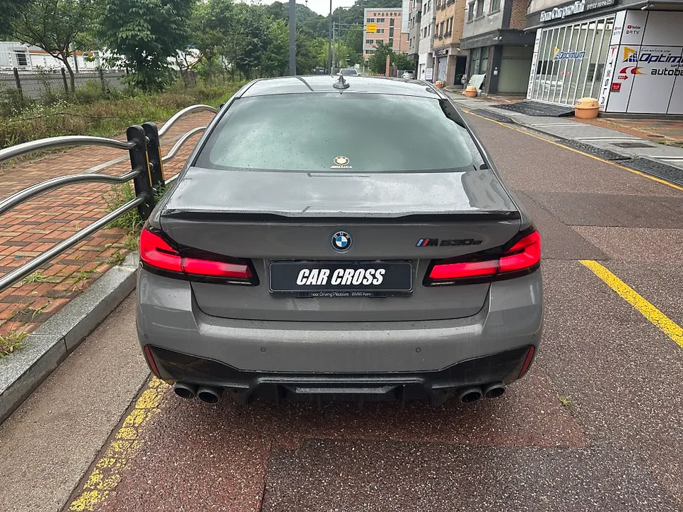 BMW 5 Series G30 Vinyl Wrap Review: Cost & Results photo 2