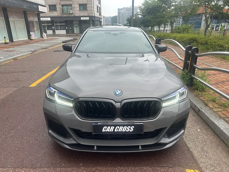 BMW 5 Series G30 vinyl wrap - BMW 5 Series G30 Vinyl Wrap Review: Cost & Results photo 3