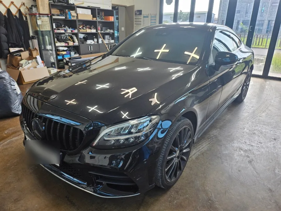 Mercedes-Benz E-Classのドライブレコーダー取付事例 写真