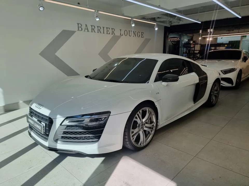 Audi R8のカーラッピング事例|費用目安・仕上がり 施工写真 2-1