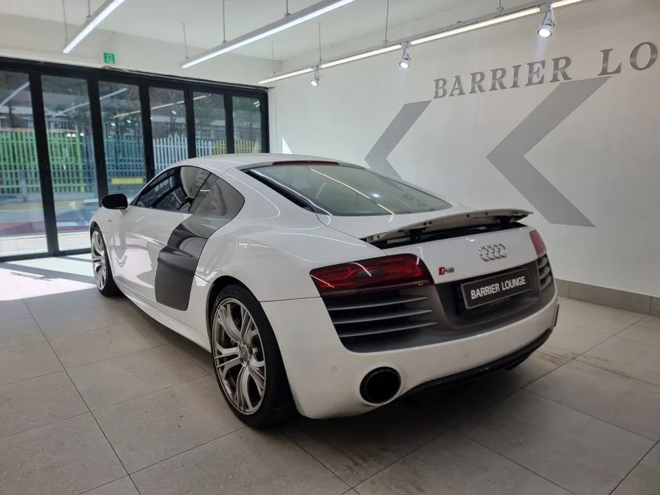 Audi R8のカーラッピング事例|費用目安・仕上がり 施工写真 1-2