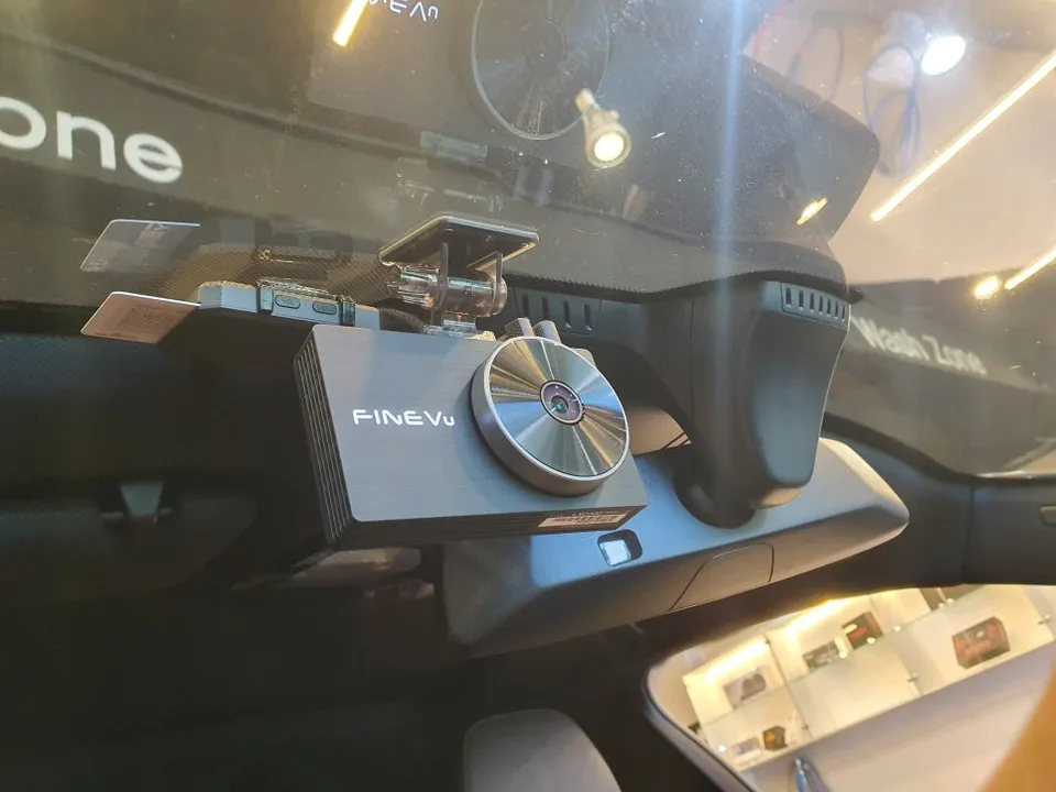 BMW 5 Series G30 dash cam - BMW 5 Series G30 Dash Cam Installation & Battery Upgrade photo 4