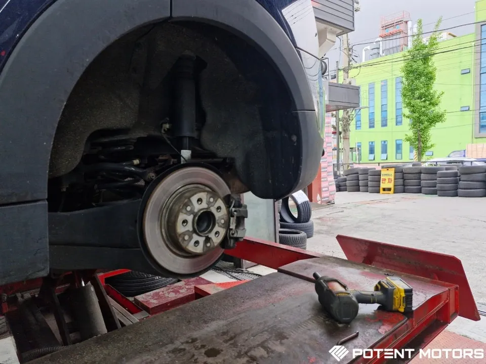 MINI Clubman - MINI Clubman Tire Replacement Review - Kumho Majesty 9 photo 4