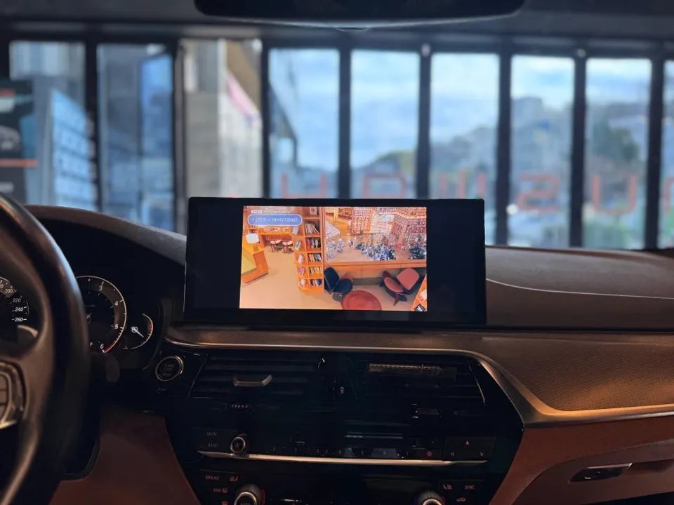 BMW 5 Series G30のAndroid Auto・CarPlay取付事例 施工写真 3-2