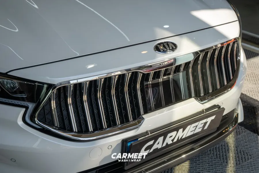 Kia K7 Premierのカーラッピング事例|クロームをブラック化 施工写真 1-2