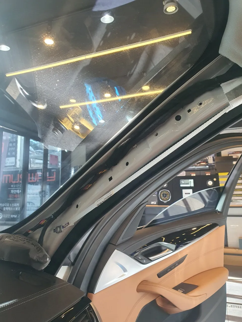 BMW 5 Series G30 dash cam - BMW 5 Series Dash Cam Installation: 4-Channel Recording photo 3