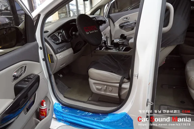 Kia Carnival KA4のドラレコ取付事例｜費用目安・仕上がり 施工写真 1-2