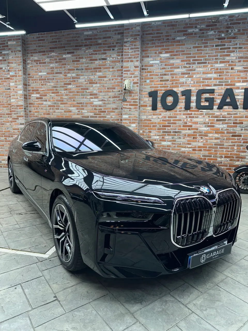 BMW 7 Series G11 デュオトーンラッピング事例 施工写真 2
