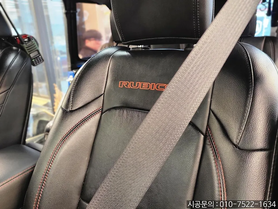 Jeep Wrangler Rubicon interior customization - Jeep Wrangler Rubicon Interior Customization Review photo 3