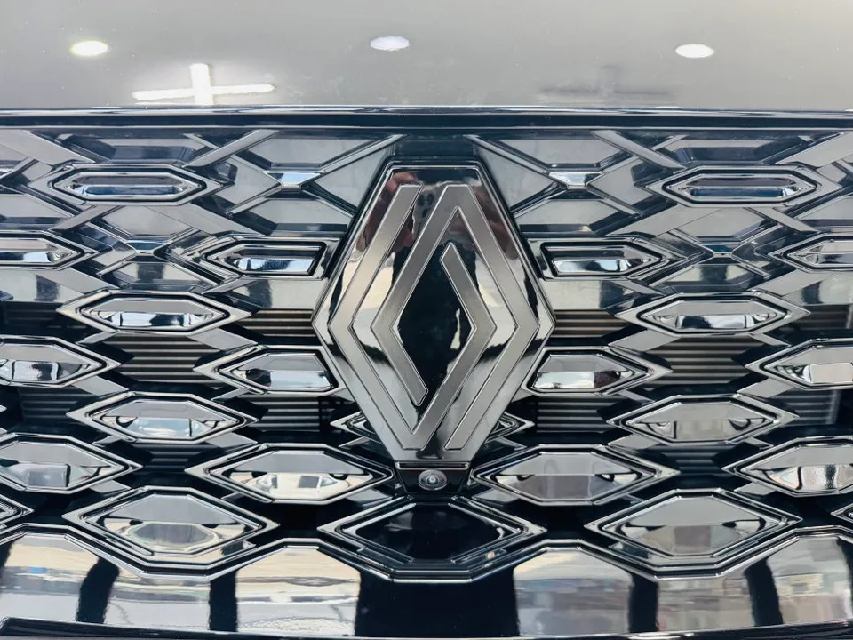 Renault Koleosのカーラッピング事例|費用目安・仕上がり 施工写真 1-3