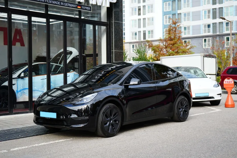 Tesla Model Y window tinting - Tesla Model Y Window Tinting Review: Ceramic Pro Bond 20/5% photo 4