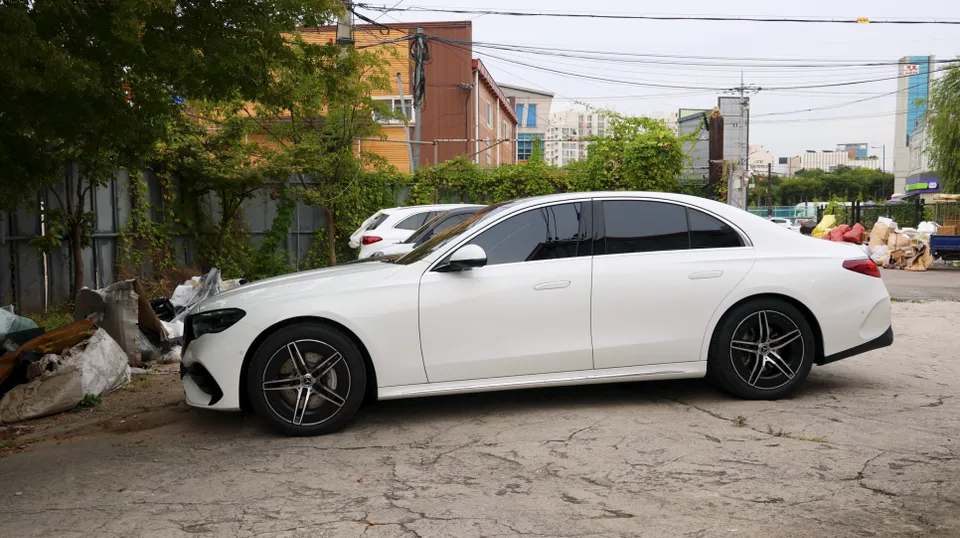 Mercedes-Benz E-Class W214 oem options - Mercedes-Benz E-Class W214 Soft Closing Doors Review photo 4