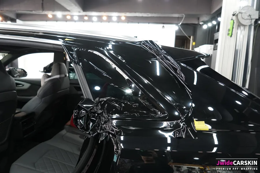 Audi Q8 vinyl wrap - Audi Q8 Vinyl Wrap Review: Chrome Delete & Gloss Black photo 6