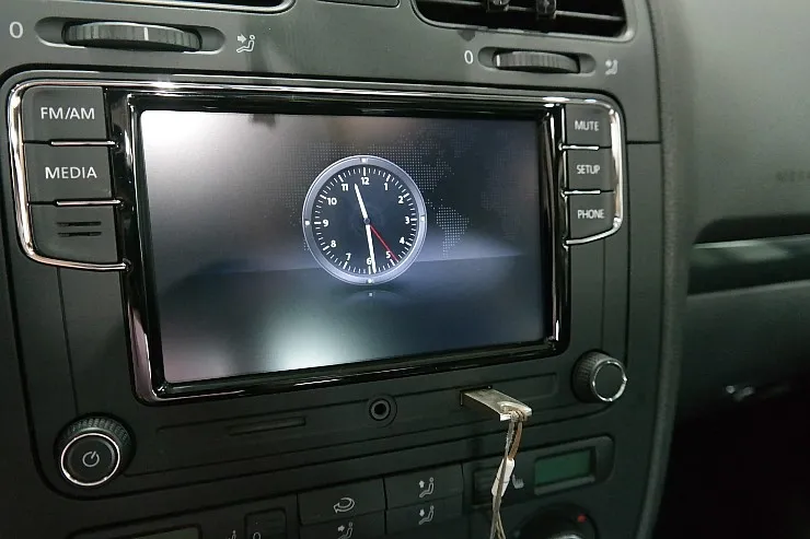 Volkswagen Golf oem options - Volkswagen Golf RCD330 Rear Camera Review — Enhanced Parking Safe photo 5