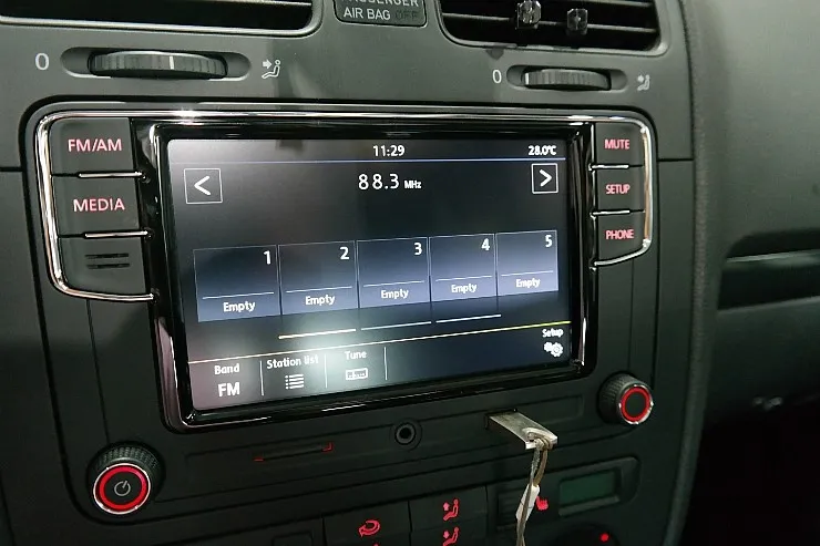 Volkswagen Golf oem options - Volkswagen Golf RCD330 Rear Camera Review — Enhanced Parking Safe photo 6