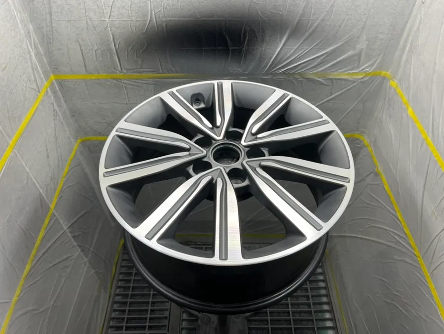 Kia K5のホイールリペア・塗装事例 施工写真 4-2